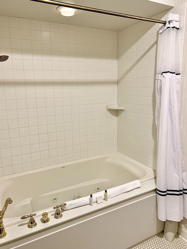 Hotel Winneshiek photo 36