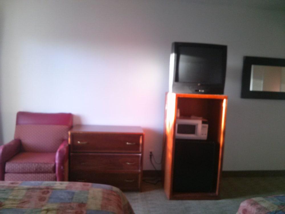 Val U Stay Inn and Suites photo 7