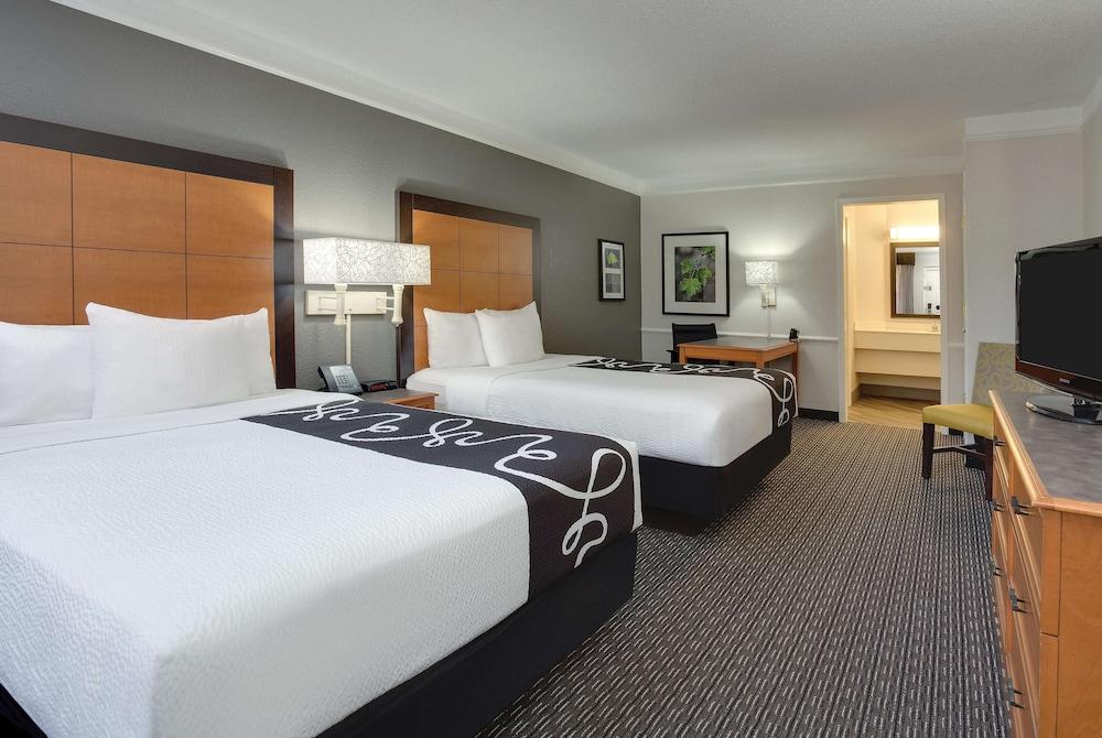Days Inn by Wyndham Gainesville University I-75 photo 9