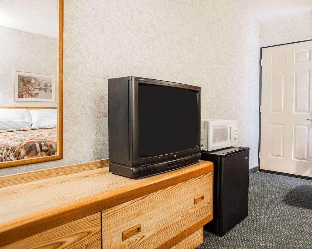 Econo Lodge Jefferson City photo 6