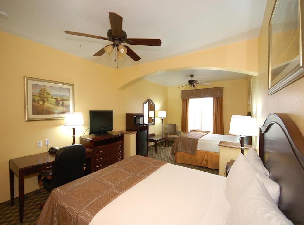 Best Western Plus Manvel Inn & Suites photo 8