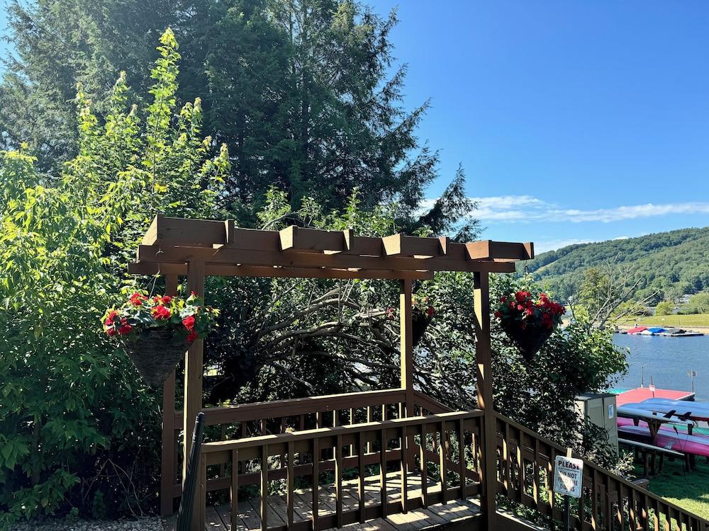 LakeFront Lodge photo 14