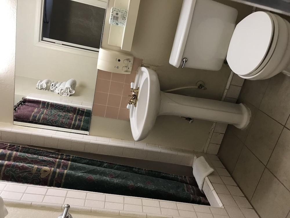 Budget Inn photo 4