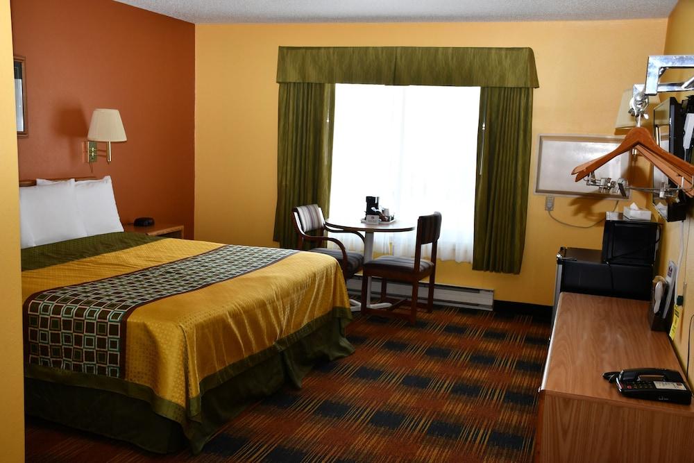 Regency Inn & Suites photo 26