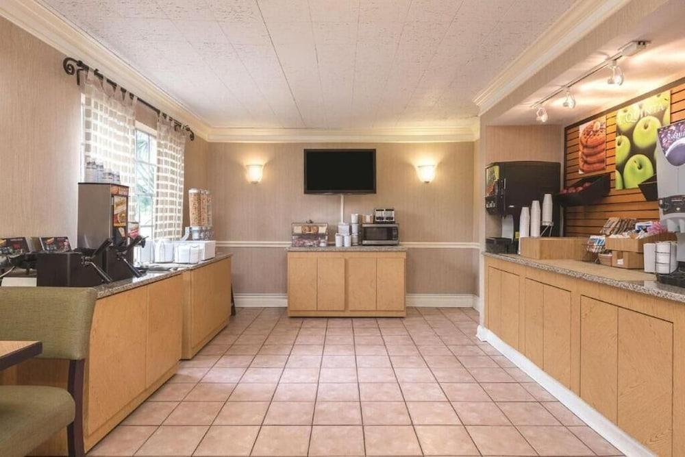 Causeway Inn - Metairie photo 1