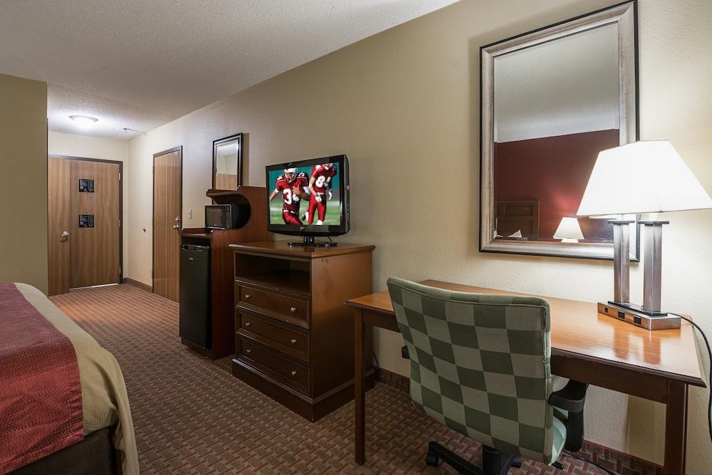 Red Roof Inn & Suites Little Rock photo 34