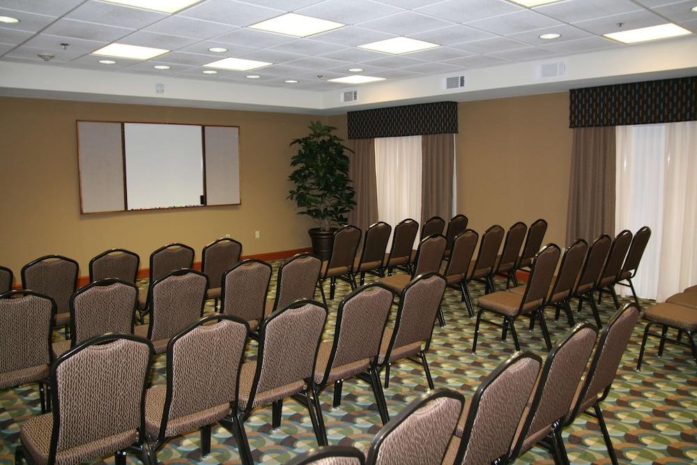Hampton Inn Las Vegas North Speedway photo 31