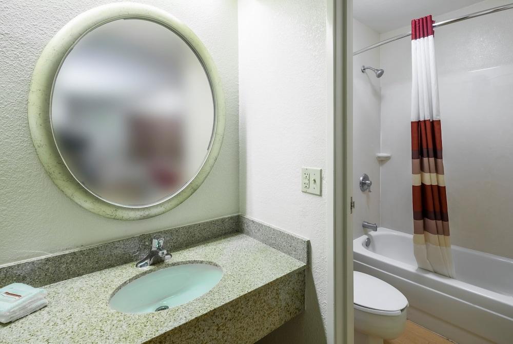 Red Roof Inn Jacksonville - Orange Park photo 26