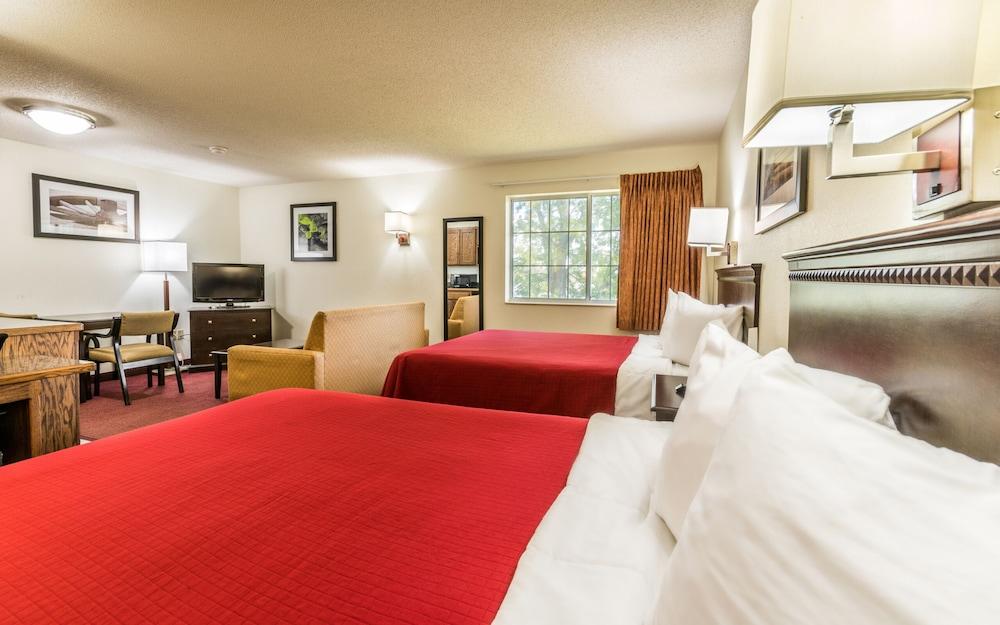 Wamego Inn and Suites photo 8
