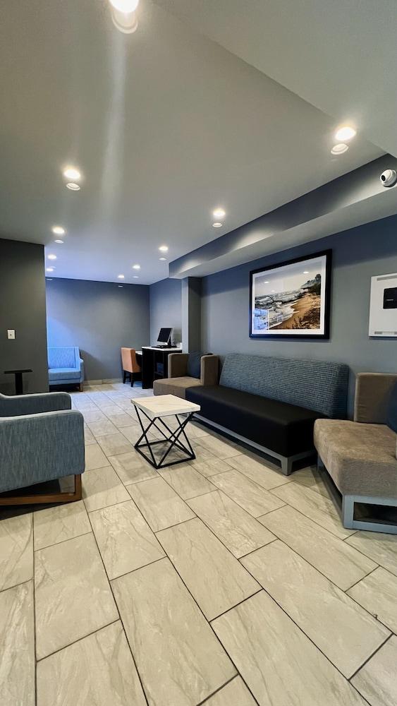 La Quinta Inn by Wyndham Sheboygan photo 4