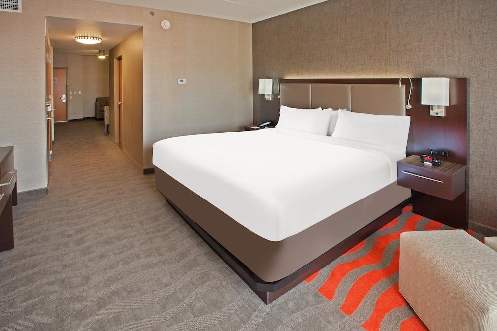 Holiday Inn Express and Suites Columbus Edinburgh by IHG photo 11