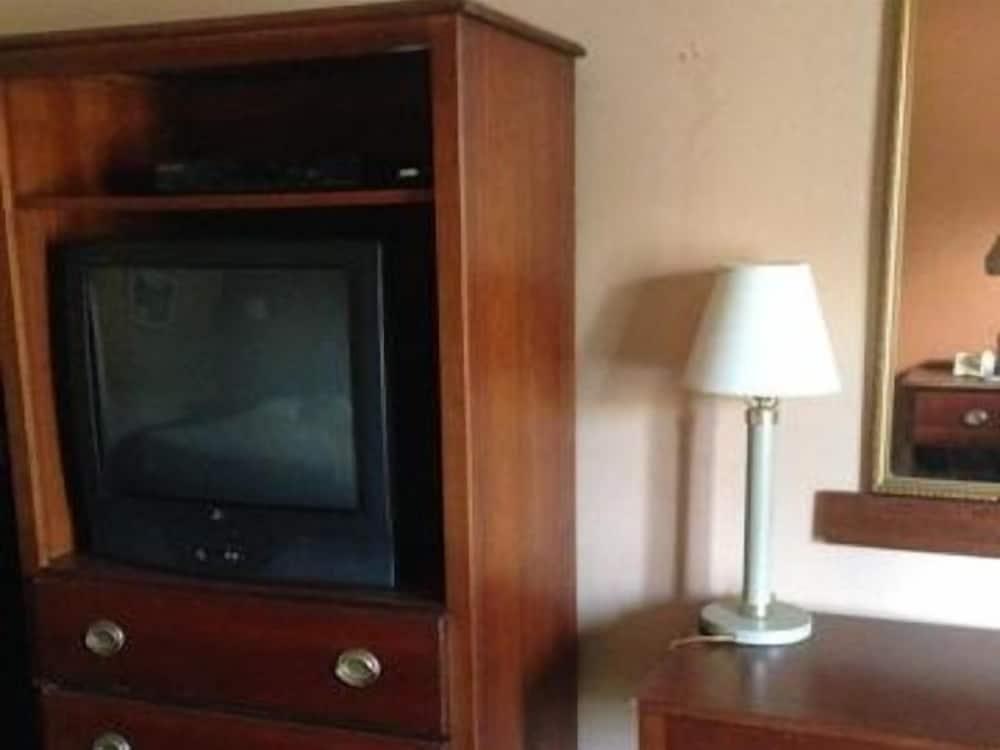 Econo Lodge photo 18