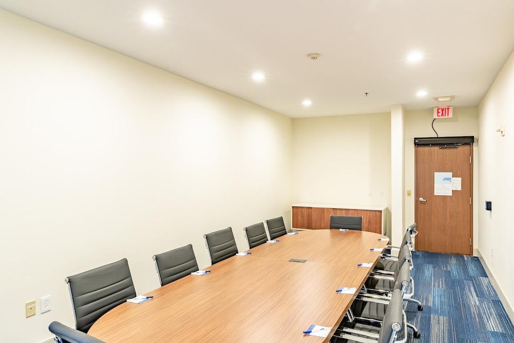 Holiday Inn Express Hereford by IHG photo 24