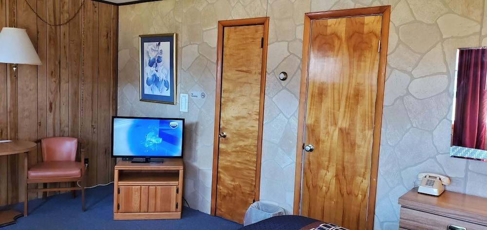 Red Ranch Motel photo 87