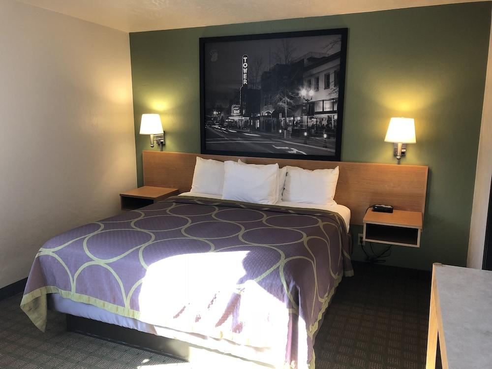 Super 8 by Wyndham Bend photo 21