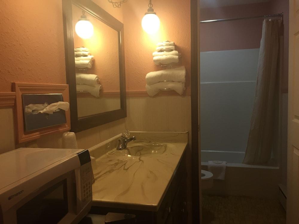 Carlin Villa Motel photo 16
