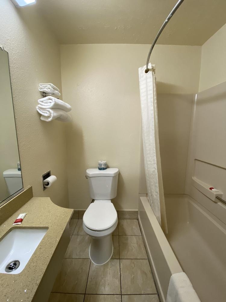 Lodge Inn photo 22