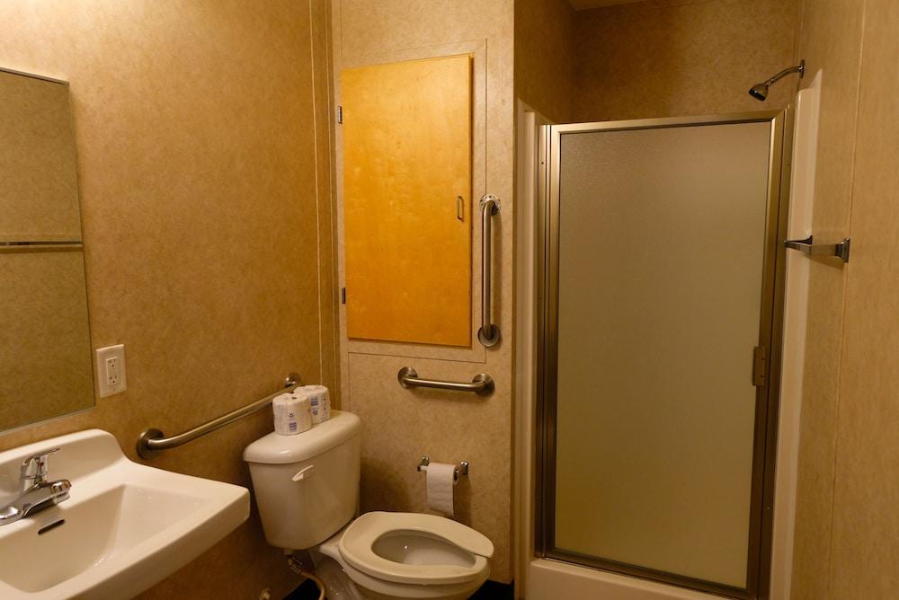 Target Hospitality-Delaware Lodge Orla photo 23