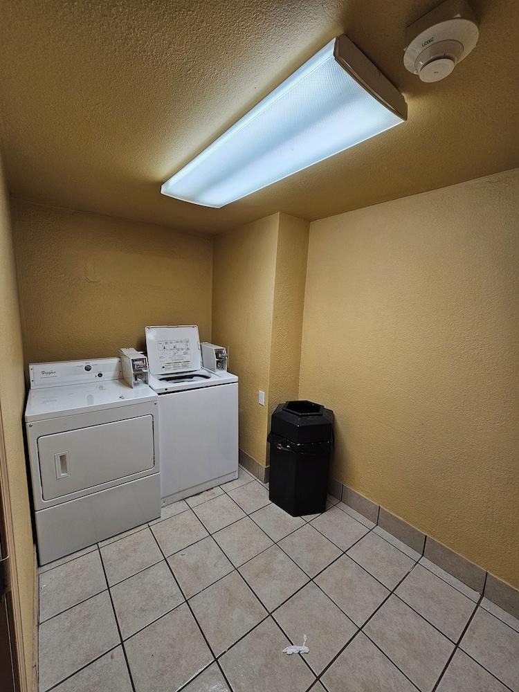 Clarion Inn & Suites Roswell photo 40