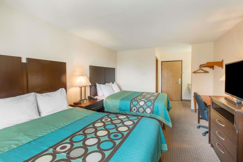 Super 8 by Wyndham Danville photo 4