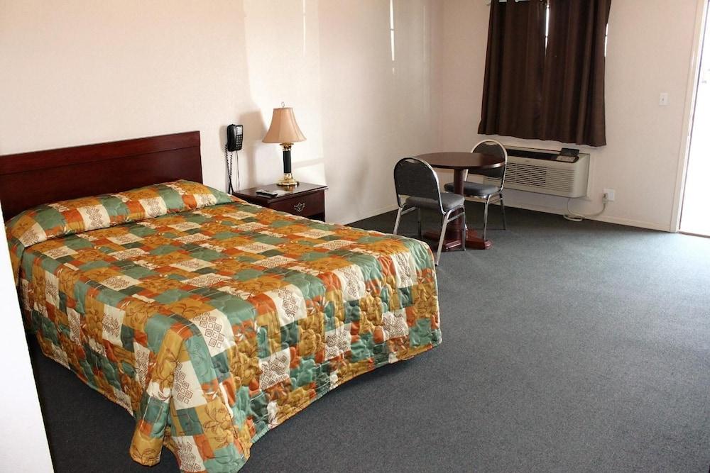 Adobe Inn Motel photo 18