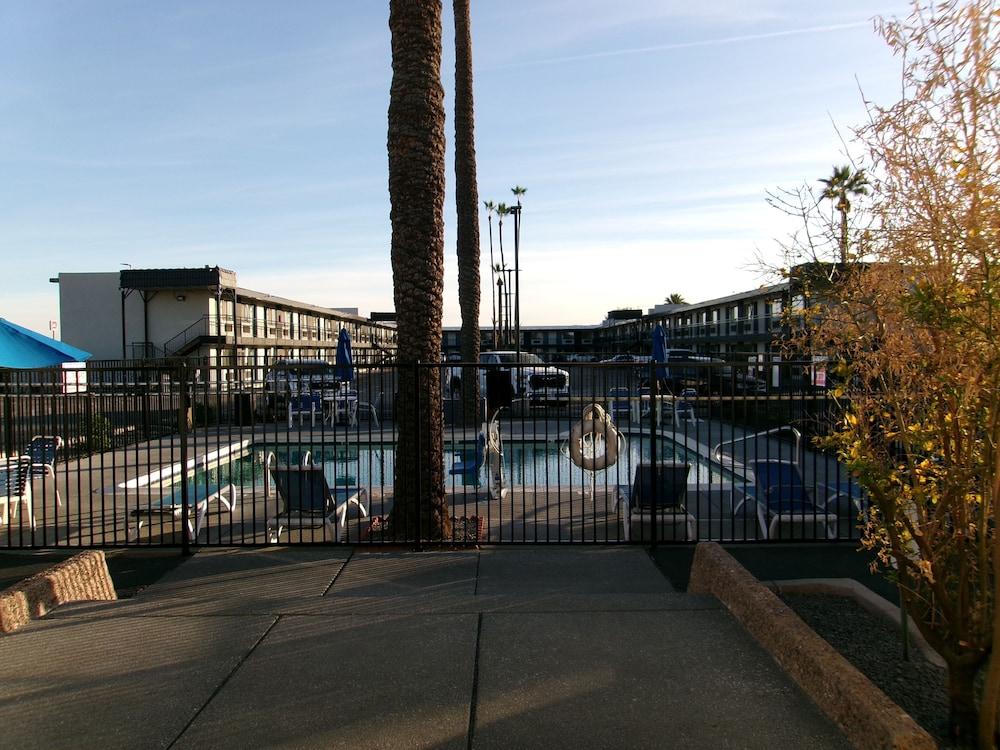 SureStay Hotel by Best Western Phoenix Airport photo 42