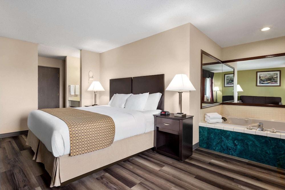 Baymont by Wyndham Monroe photo 3