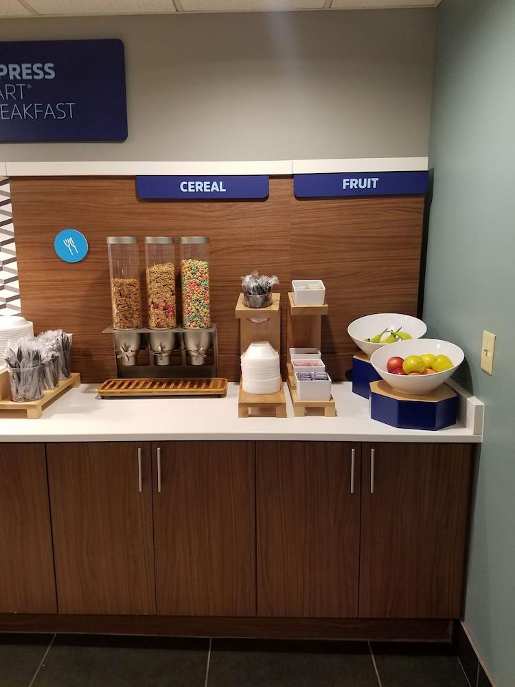 Holiday Inn Express Hotel and Suites Kingsport by IHG photo 20