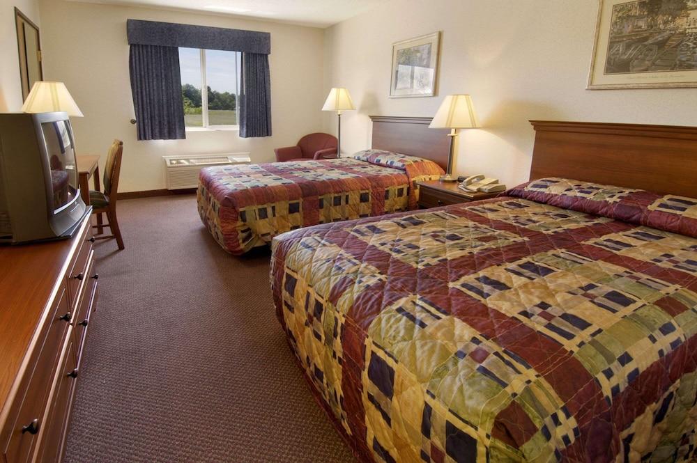 Baymont by Wyndham Dowagiac photo 3