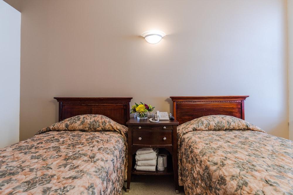 Americana Inn photo 35