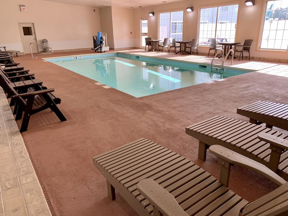 Quality Inn & Suites Hendersonville - Flat Rock photo 73
