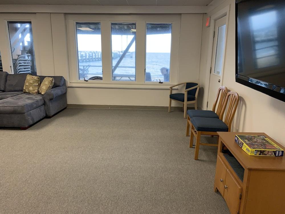 Vineyard Harbor Motel - Private Beach photo 17