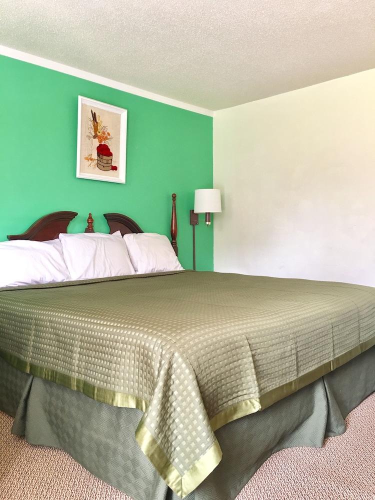 Traveler's Inn Motel photo 15