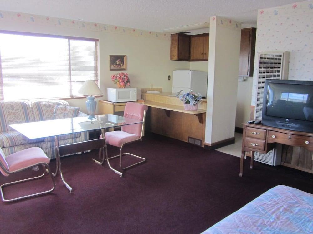 Warrick Plaza Inn photo 13