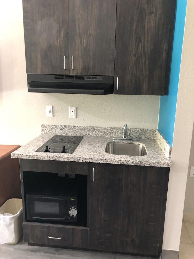 Scottish Inn & Suites photo 21