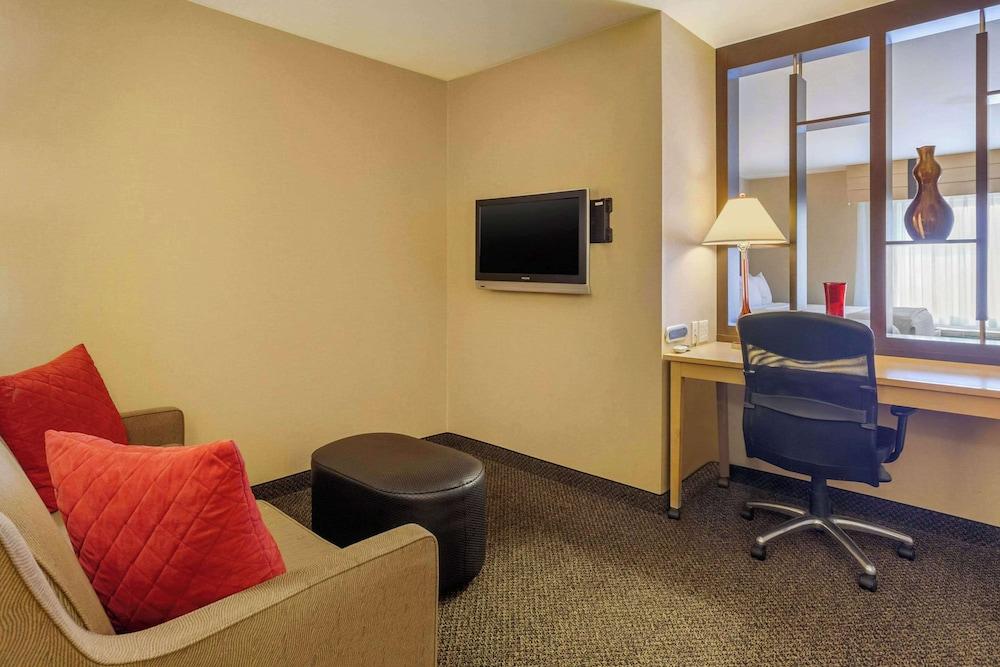SpringHill Suites by Marriott Fort Collins photo 20