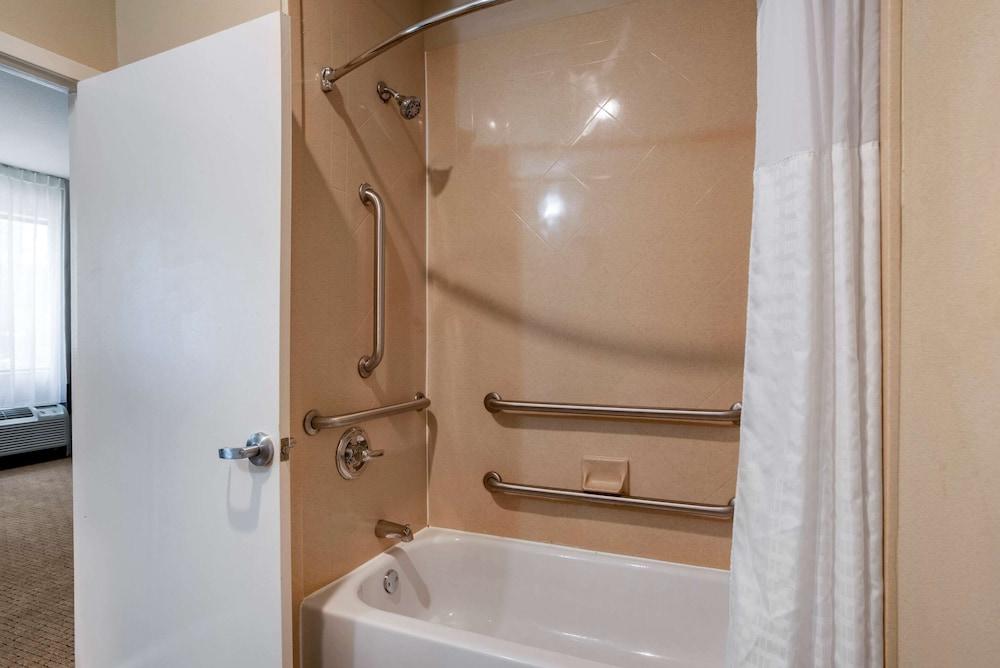 Comfort Suites Mobile photo 18