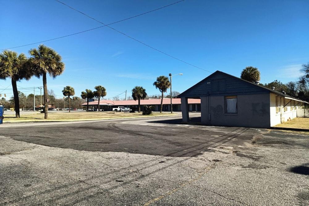 Crown Inn By Oyo Orangeburg Hwy 301 photo 26