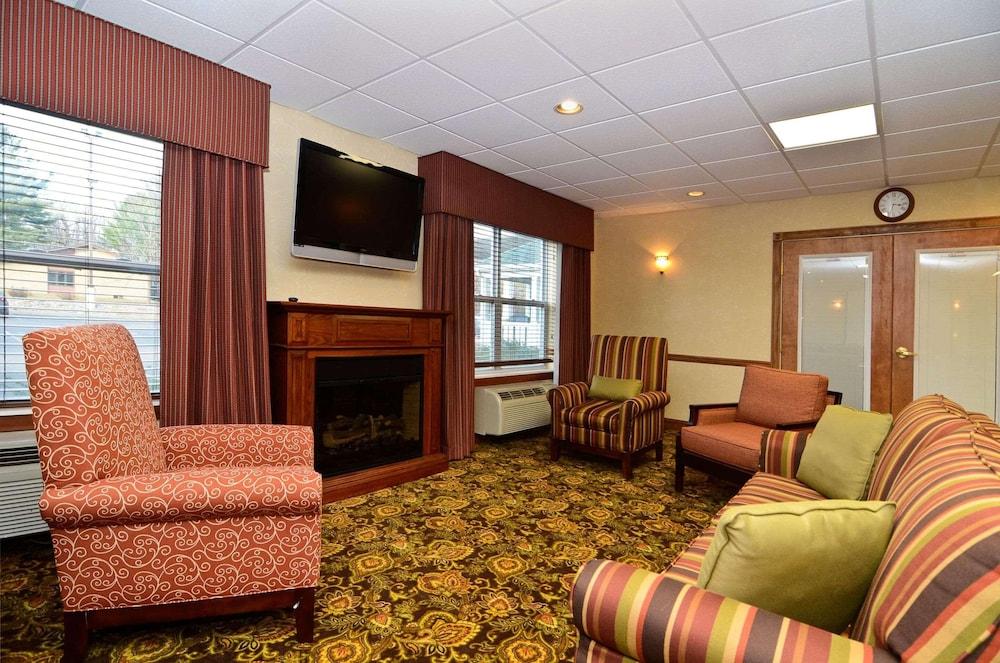 Country Inn & Suites by Radisson, Stevens Point, WI photo 25