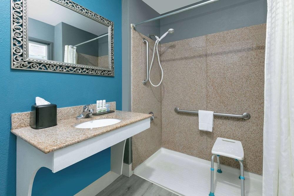 La Quinta Inn & Suites by Wyndham Decatur photo 22