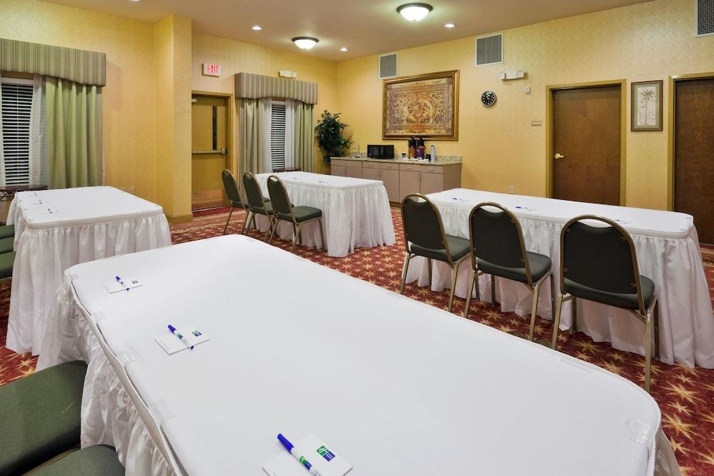 Holiday Inn Express Hotel & Suites Pell City by IHG photo 48