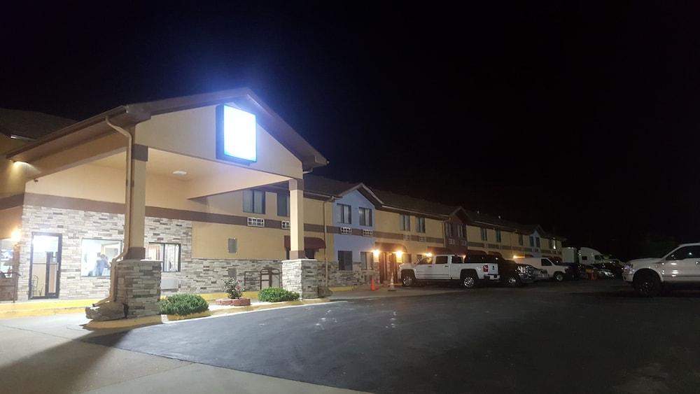 Americas Best Value Inn & Suites Harrisonville photo 48