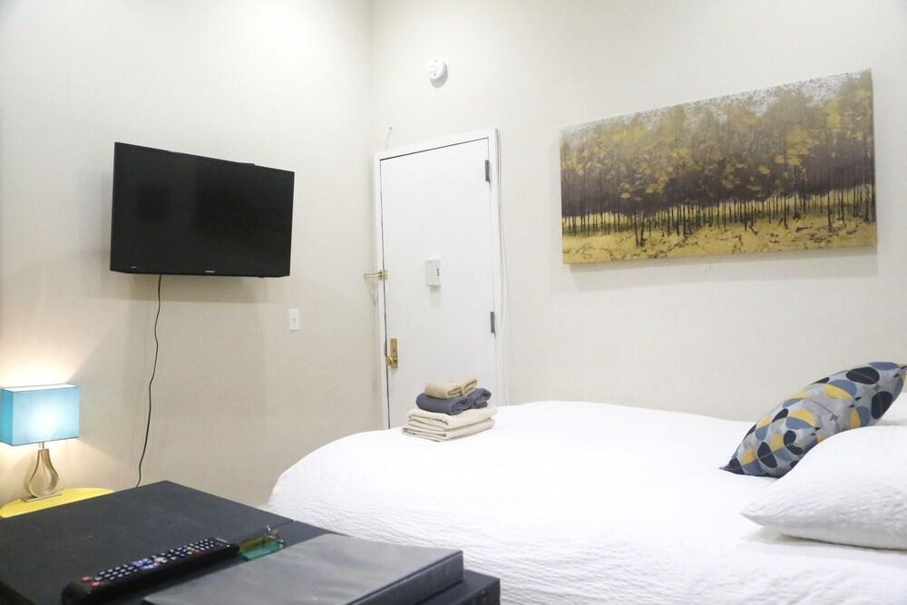 The Nomad Suites & Apartments photo 8