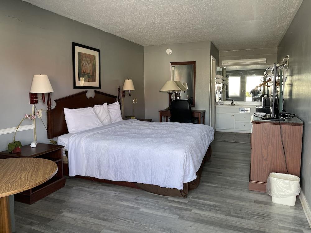 COVERED BRIDGE INN & SUITES photo 3