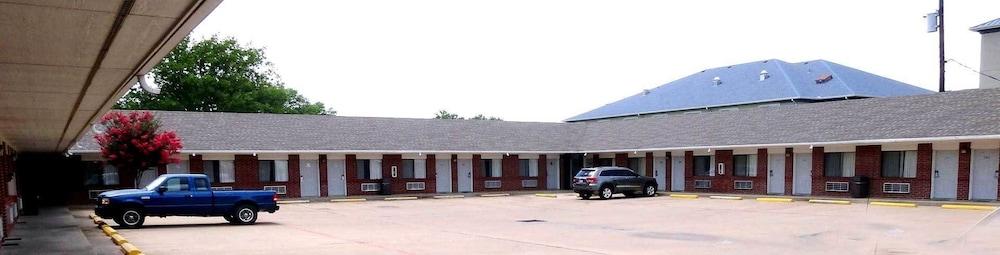 Sagamar Inn — hotel in Cleburne