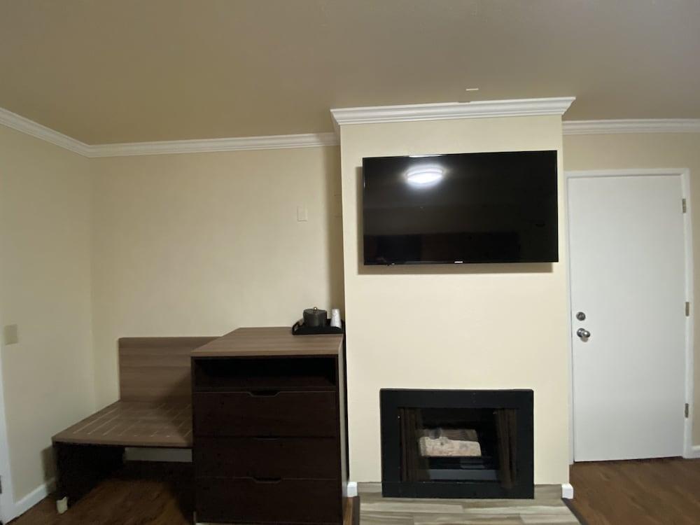 Beachwalker Inn and Suites photo 2