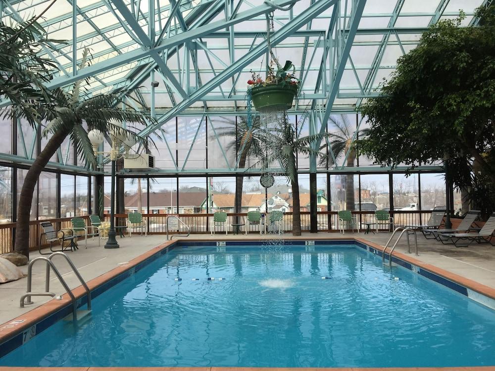 Wildwood Inn Tropical Dome & Theme Suites photo 52