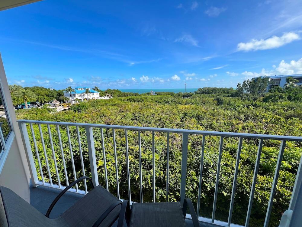 Ocean Pointe Suites at Key Largo photo 2