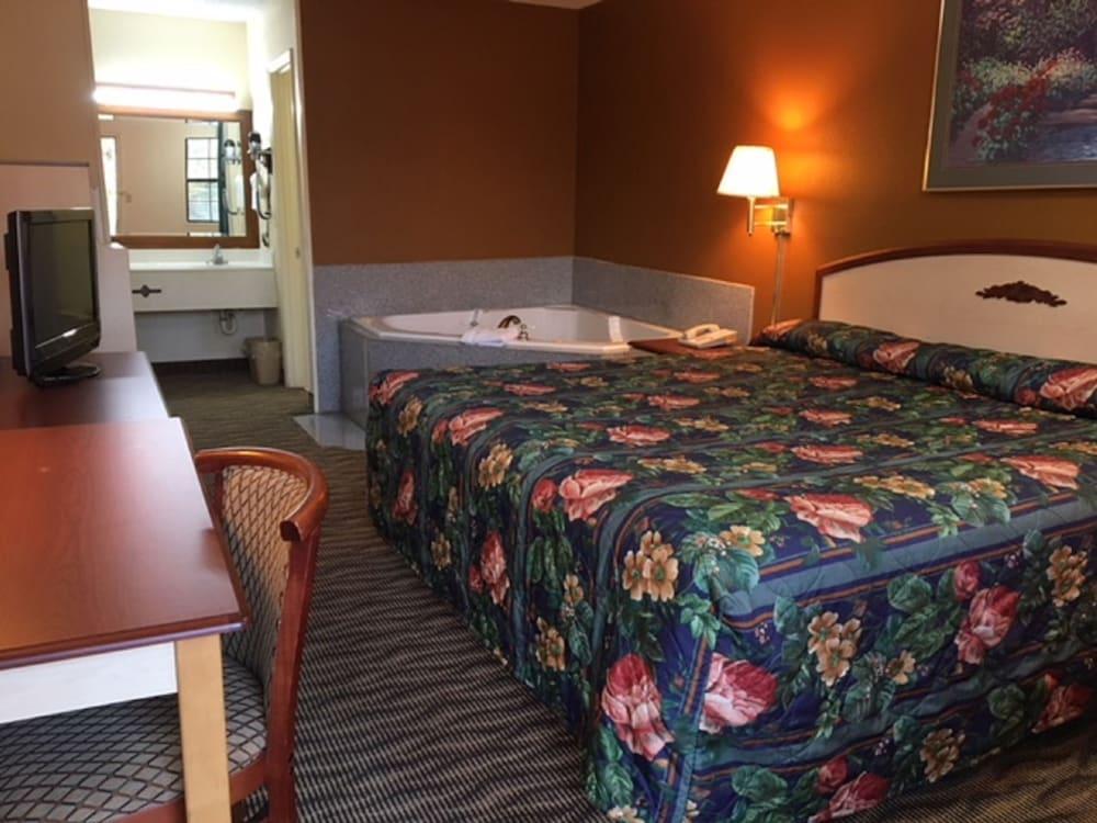 Suite Stay Talladega photo 36