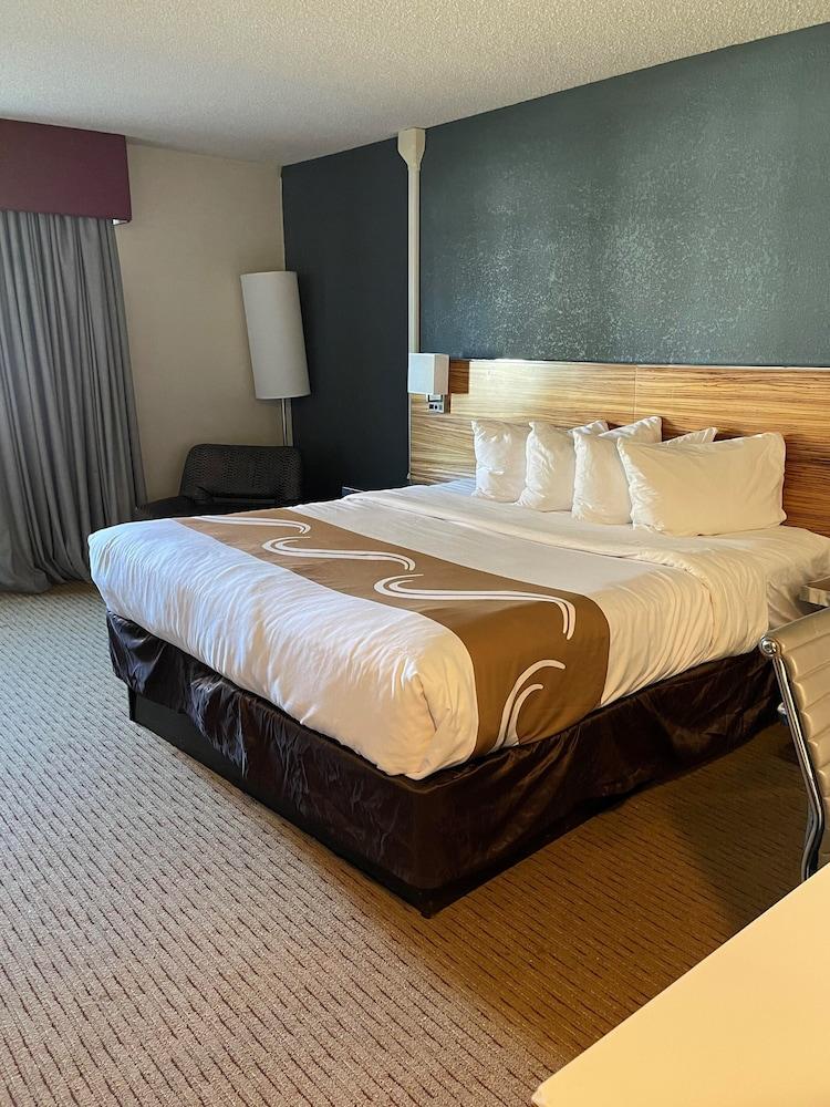 Quality Inn Frontier at U.S. Hwy 30 photo 8